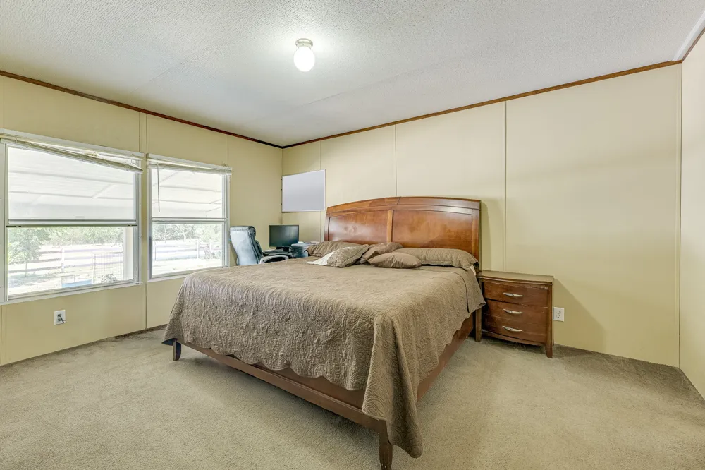 1781 Long Road Lockhart, TX 78644