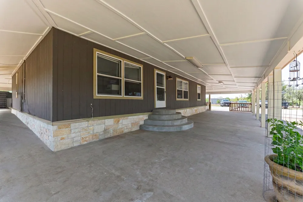 1781 Long Road Lockhart, TX 78644