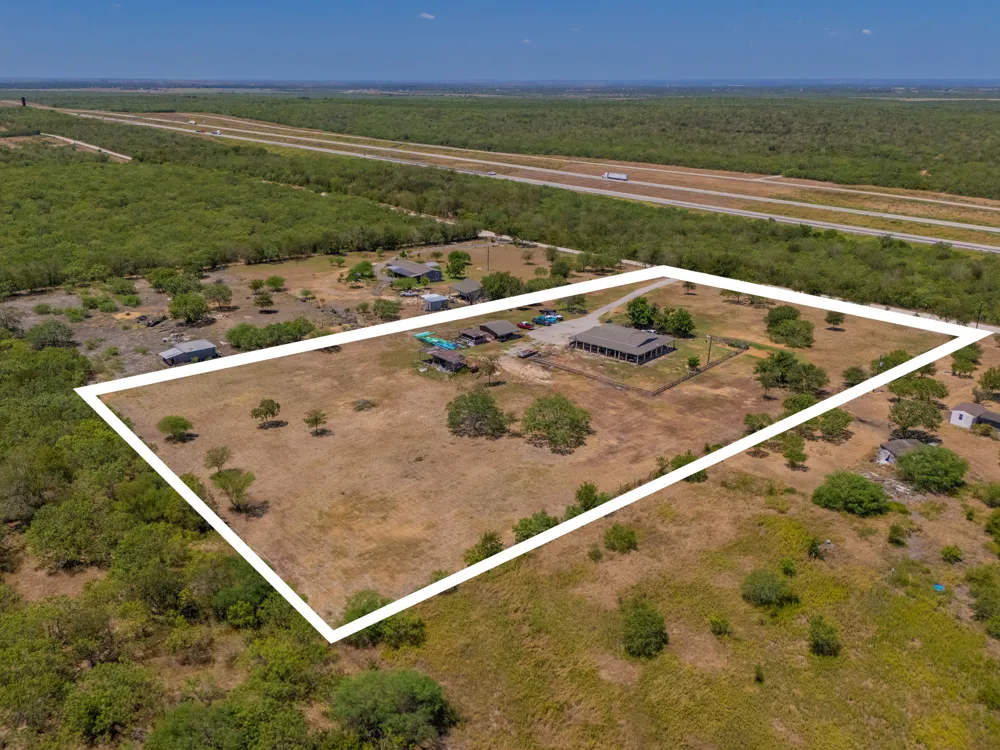1781 Long Road Lockhart, TX 78644