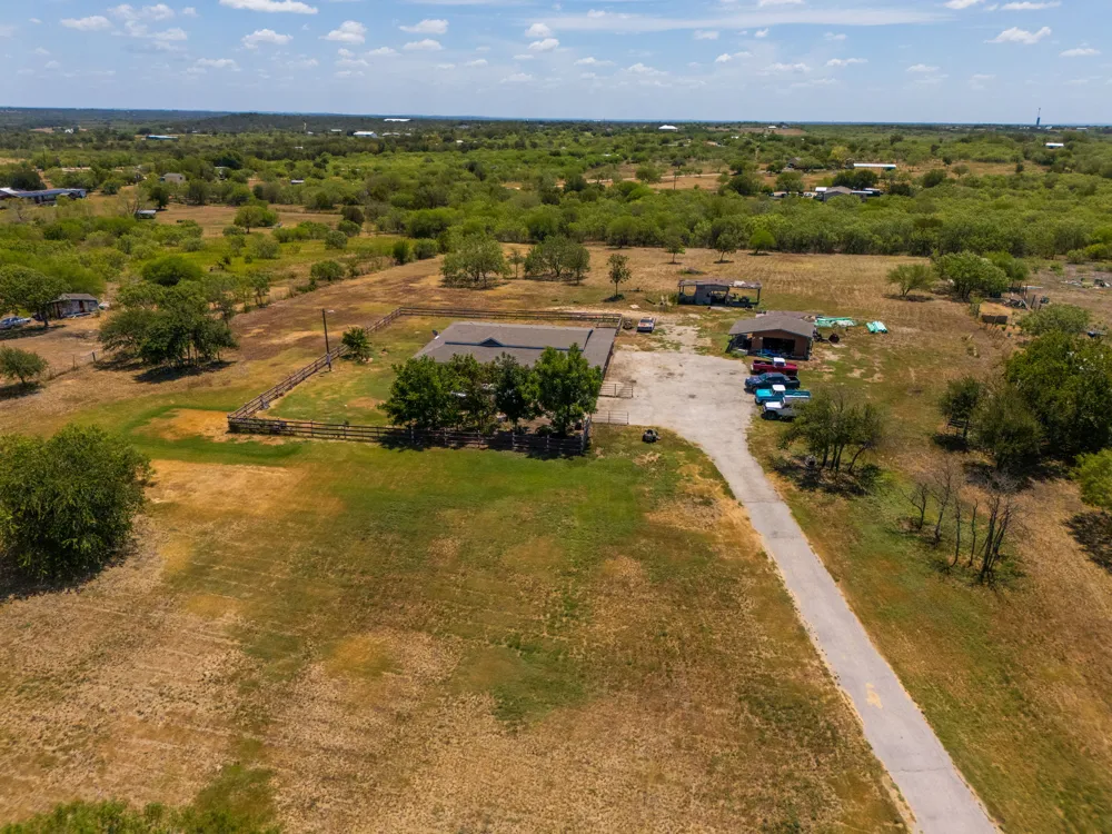 1781 Long Road Lockhart, TX 78644