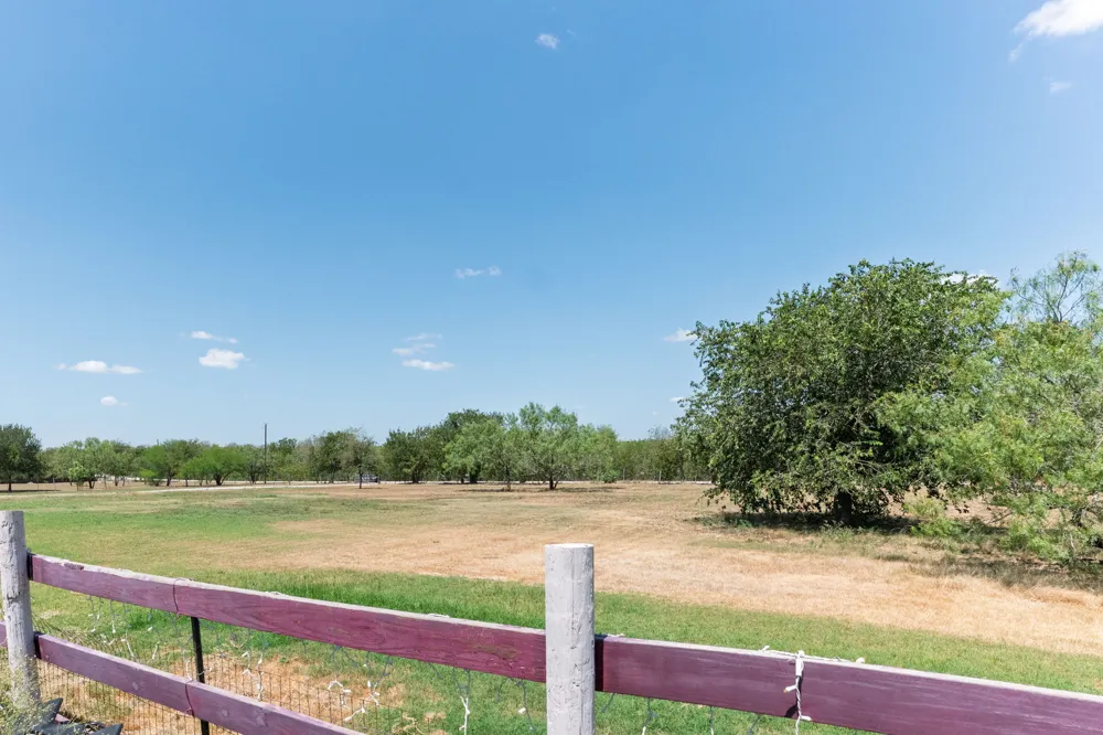1781 Long Road Lockhart, TX 78644