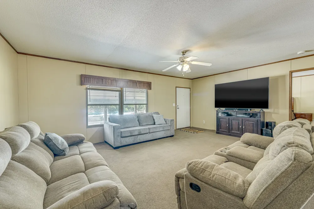 1781 Long Road Lockhart, TX 78644