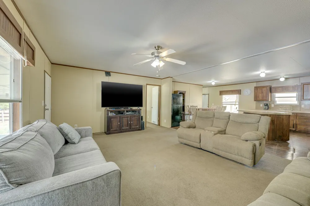 1781 Long Road Lockhart, TX 78644