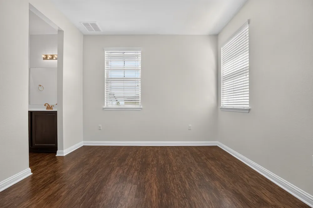 8013 Turnberry Lane Austin, TX 78744