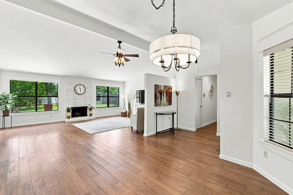 1702 E Messick Loop Round Rock, TX 78681