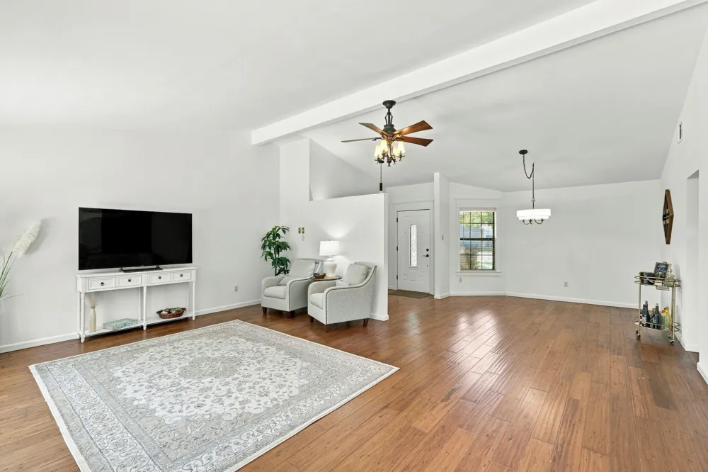 1702 E Messick Loop Round Rock, TX 78681