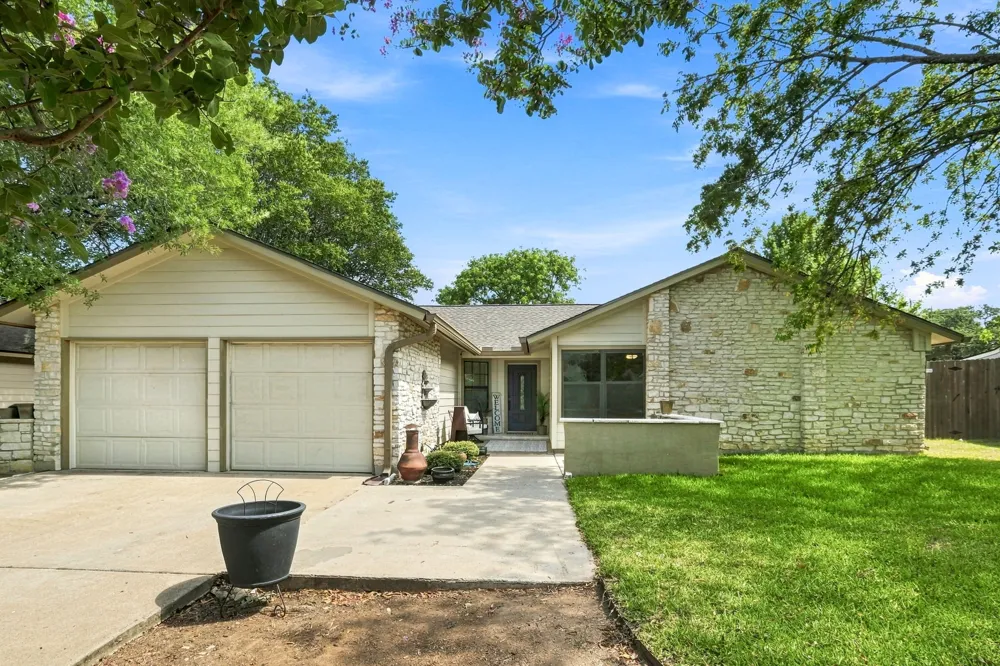 1702 E Messick Loop Round Rock, TX 78681