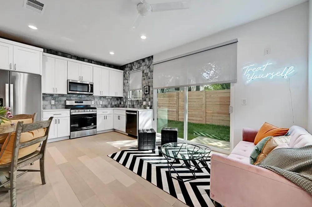 2405 E 11th Street #2 Austin, TX 78702