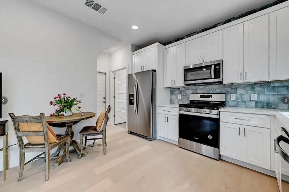 2405 E 11th Street #2 Austin, TX 78702