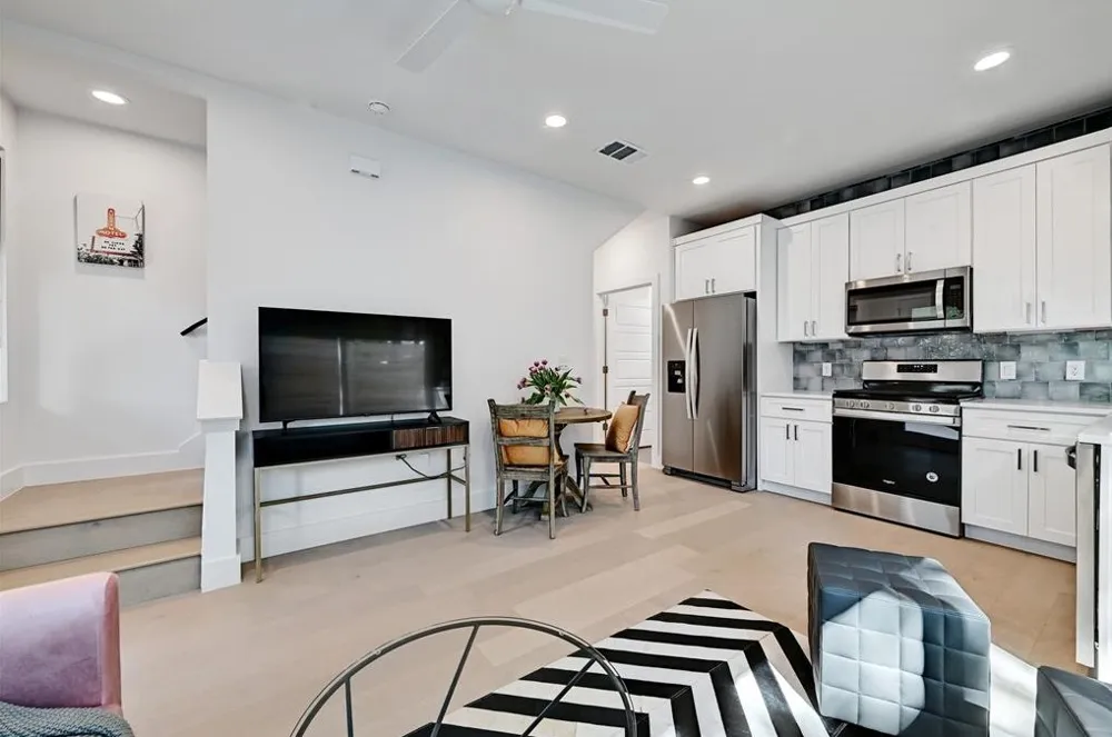2405 E 11th Street #2 Austin, TX 78702