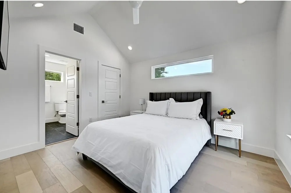 2405 E 11th Street #2 Austin, TX 78702