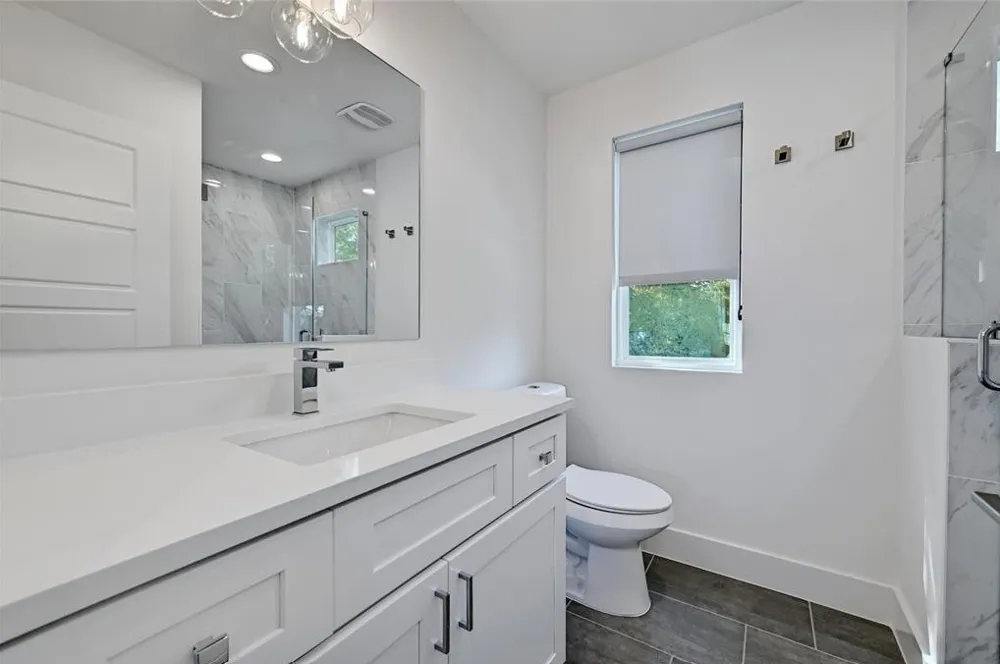 2405 E 11th Street #2 Austin, TX 78702