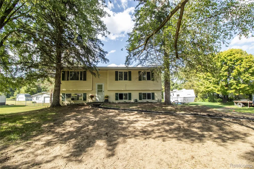 10340 Farrand Road Montrose Charter Township, MI 48457