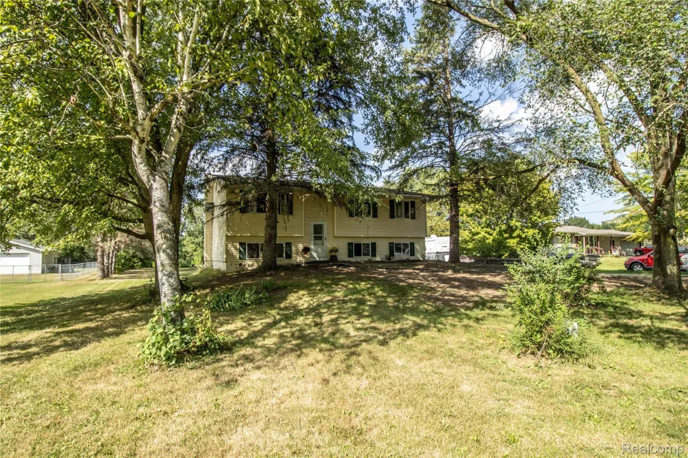 10340 Farrand Road Montrose Charter Township, MI 48457