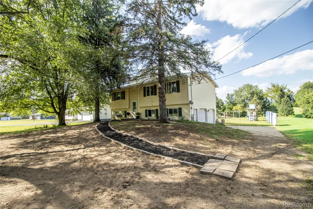 10340 Farrand Road Montrose Charter Township, MI 48457