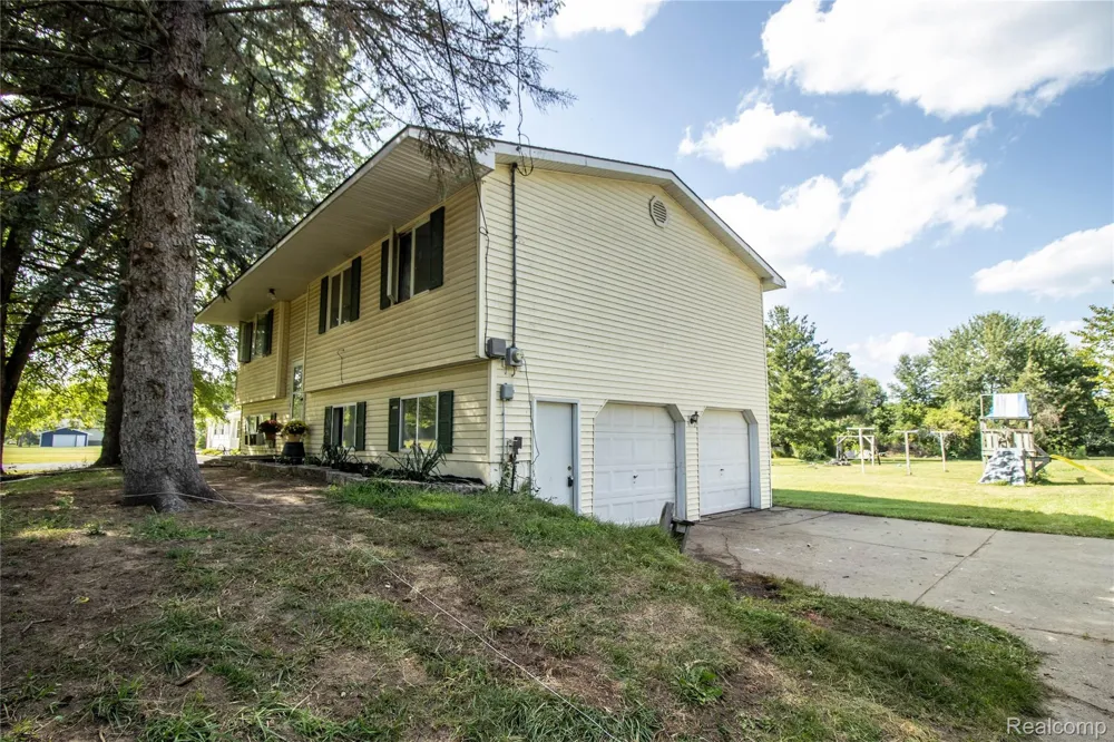 10340 Farrand Road Montrose Charter Township, MI 48457