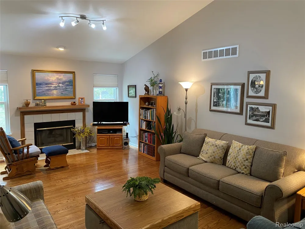 9026 Pine Cove Drive Northfield Township, MI 48189