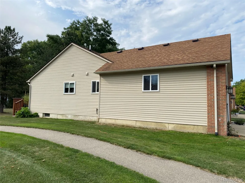 9026 Pine Cove Drive Northfield Township, MI 48189