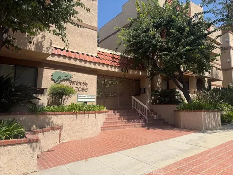 441 E San Jose #309