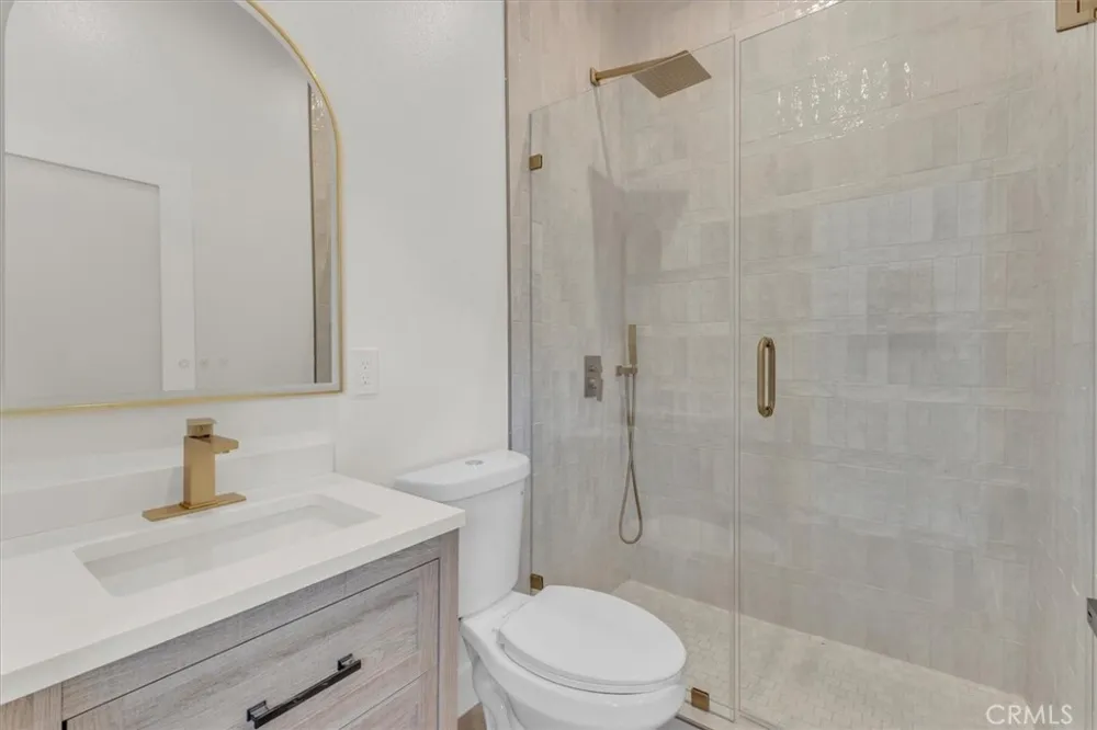 22714 Schoolcraft#2 West Hills, CA 91307
