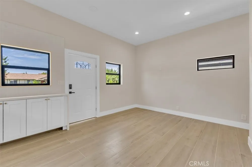 22714 Schoolcraft#2 West Hills, CA 91307