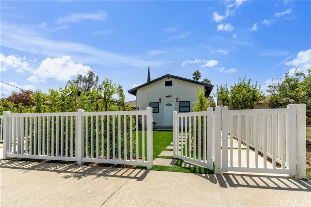 22714 Schoolcraft#2 West Hills, CA 91307