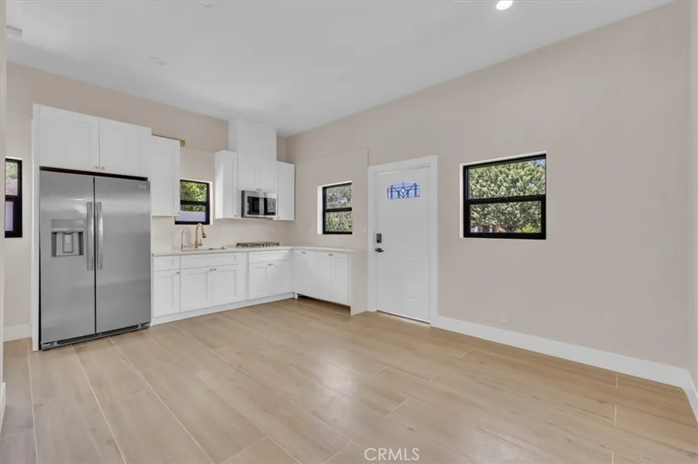 22714 Schoolcraft#2 West Hills, CA 91307