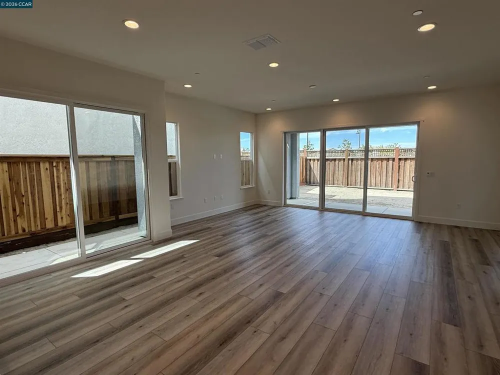 17357 Bushwick Lane Lathrop, CA 95330