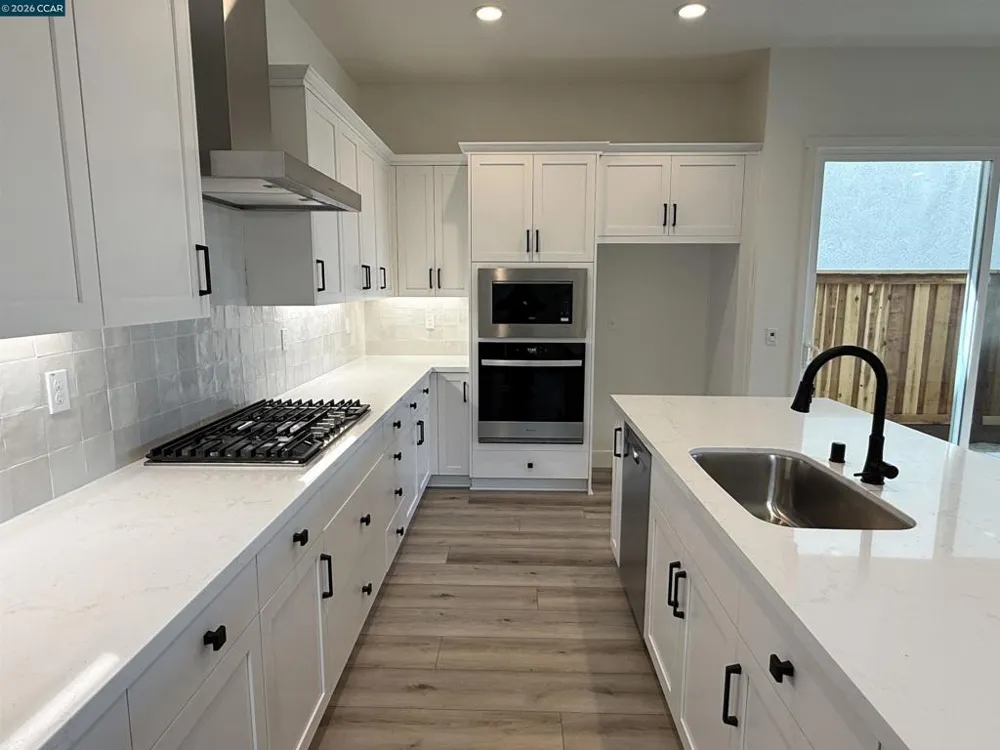 17357 Bushwick Lane Lathrop, CA 95330