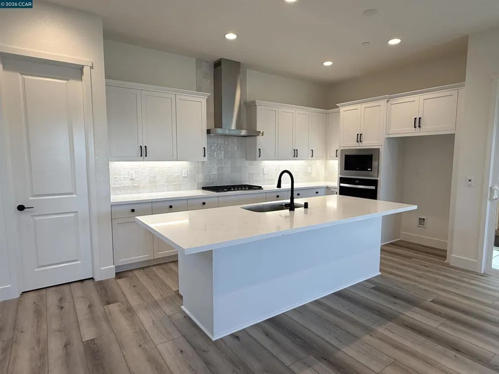 17357 Bushwick Lane Lathrop, CA 95330