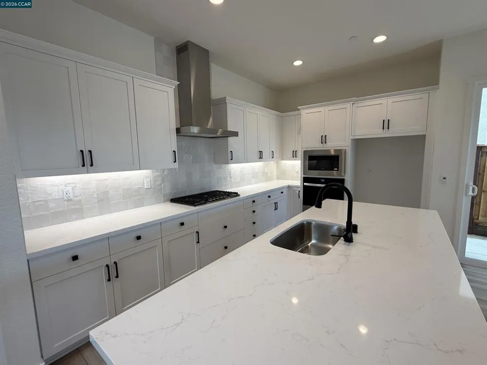 17357 Bushwick Lane Lathrop, CA 95330