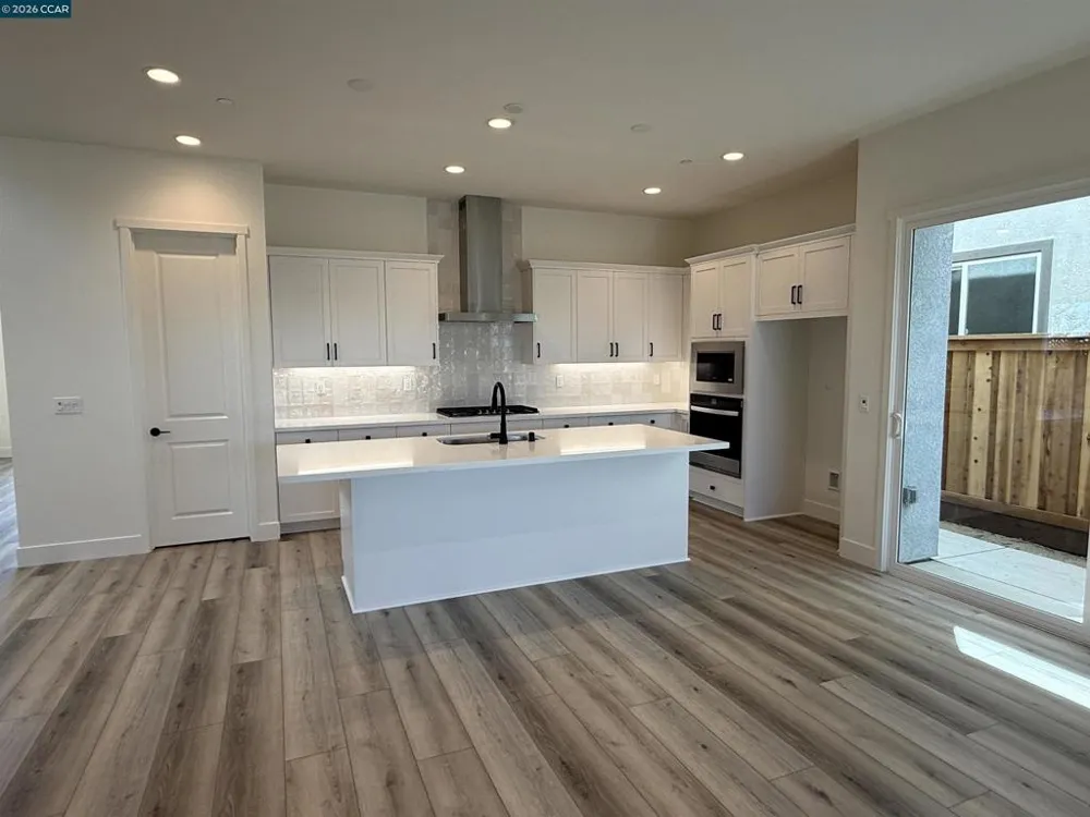 17357 Bushwick Lane Lathrop, CA 95330