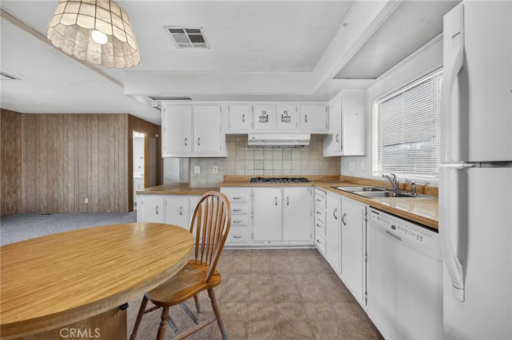 1485 Cordova Hemet, CA 92543
