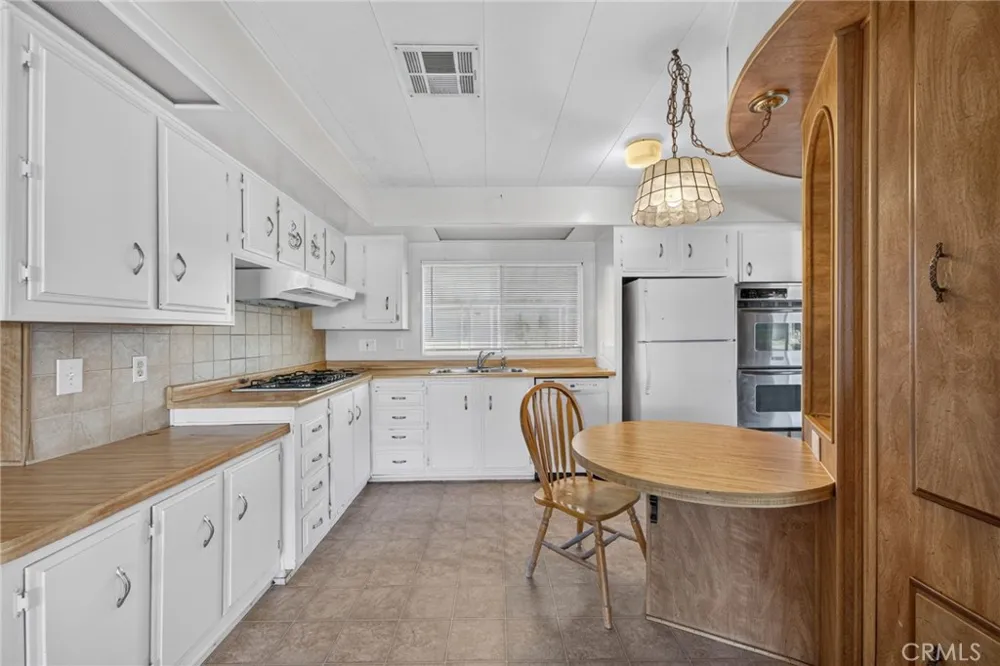 1485 Cordova Hemet, CA 92543