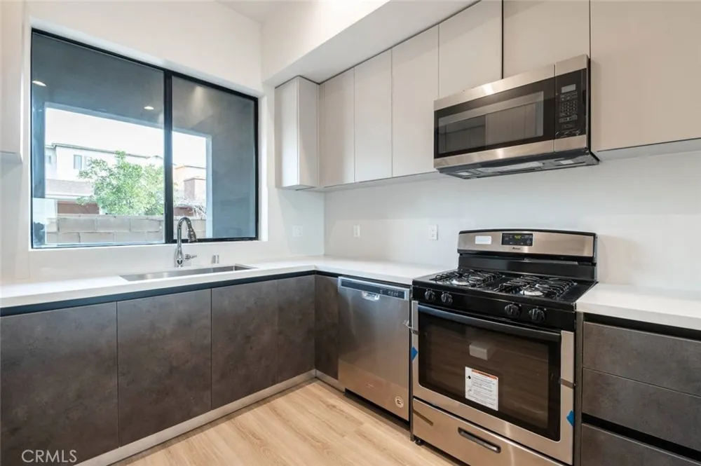 7341 Valmont Street #103 Tujunga, CA 91042