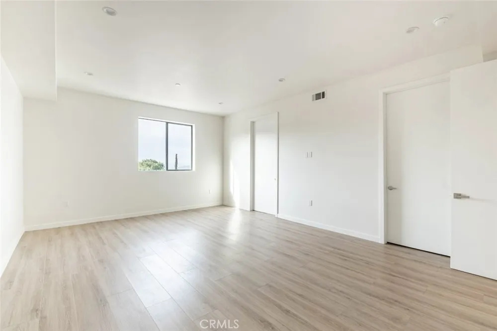 7341 Valmont Street #103 Tujunga, CA 91042