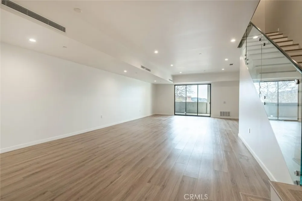 7341 Valmont Street #103 Tujunga, CA 91042
