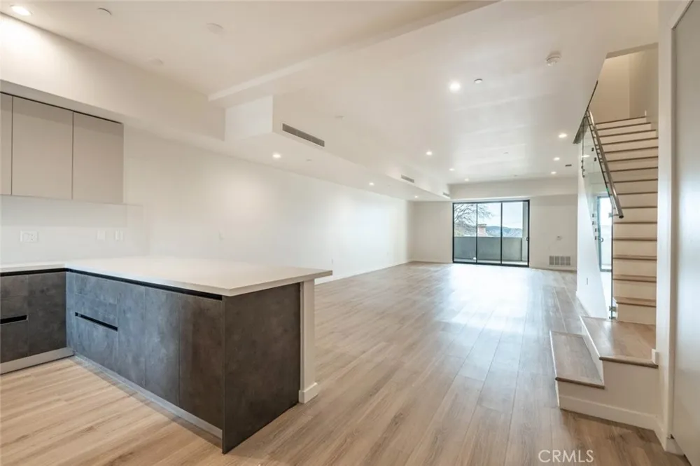 7341 Valmont Street #103 Tujunga, CA 91042