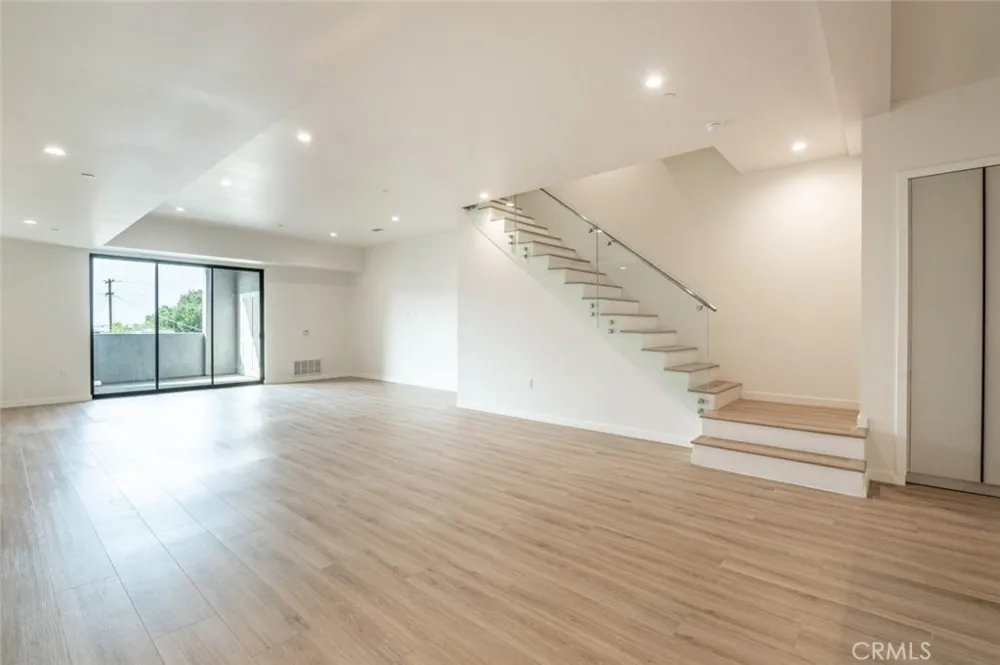 7341 Valmont Street #103 Tujunga, CA 91042