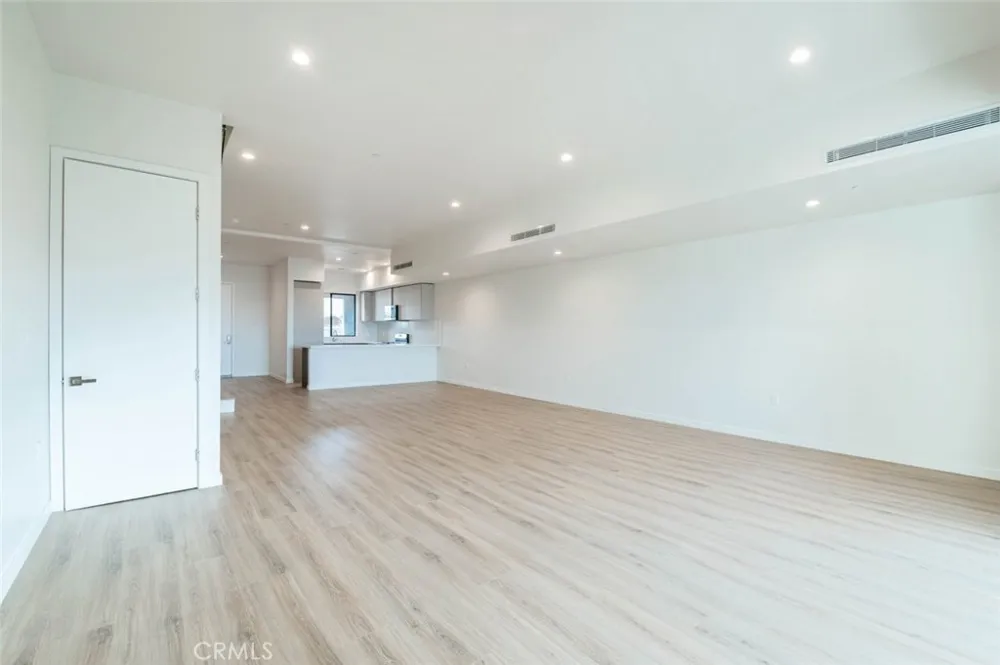 7341 Valmont Street #103 Tujunga, CA 91042