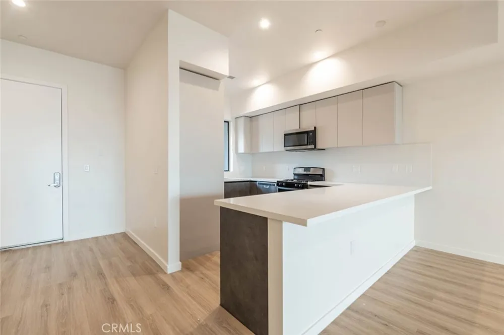 7341 Valmont Street #103 Tujunga, CA 91042