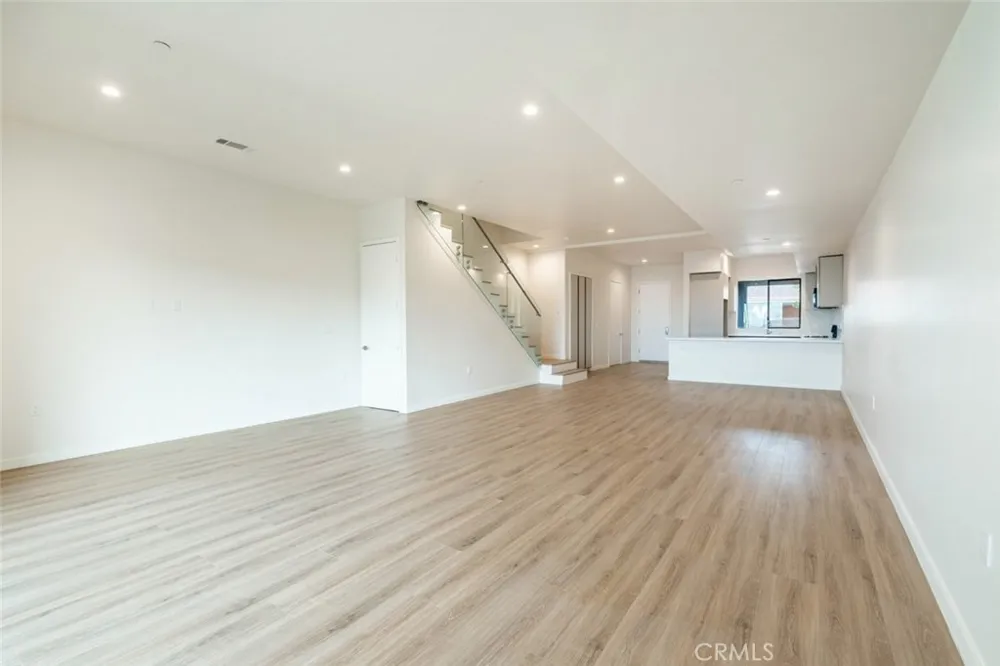 7341 Valmont Street #103 Tujunga, CA 91042