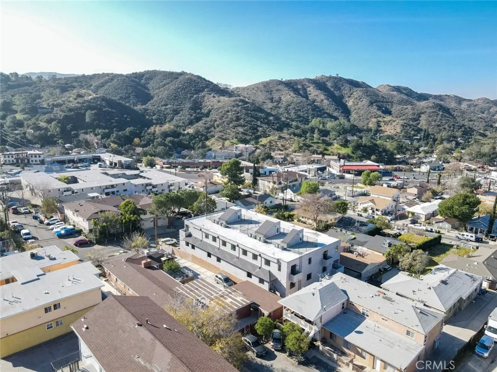 7341 Valmont Street #103 Tujunga, CA 91042