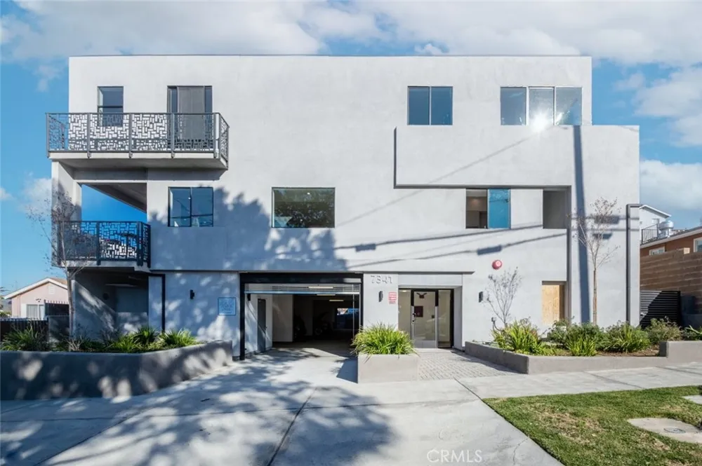 7341 Valmont Street #103 Tujunga, CA 91042