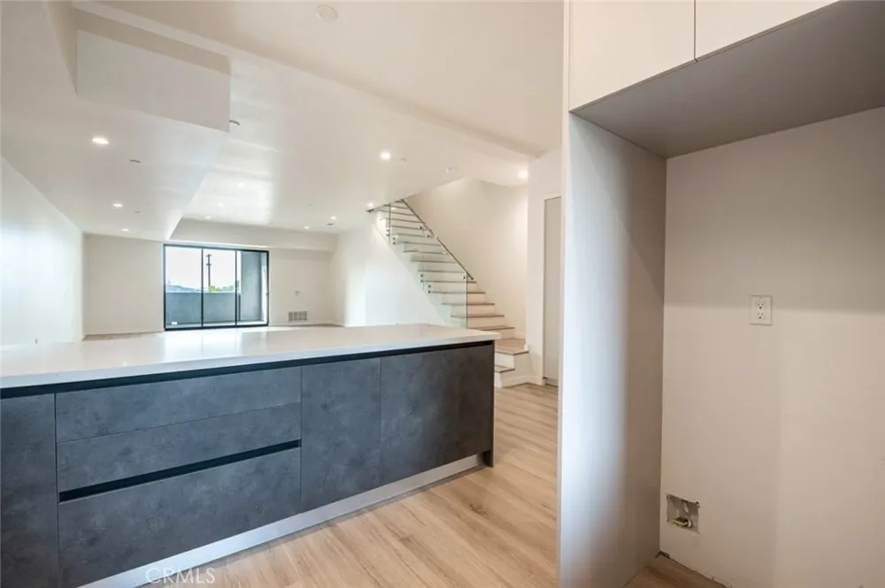 7341 Valmont Street #103 Tujunga, CA 91042