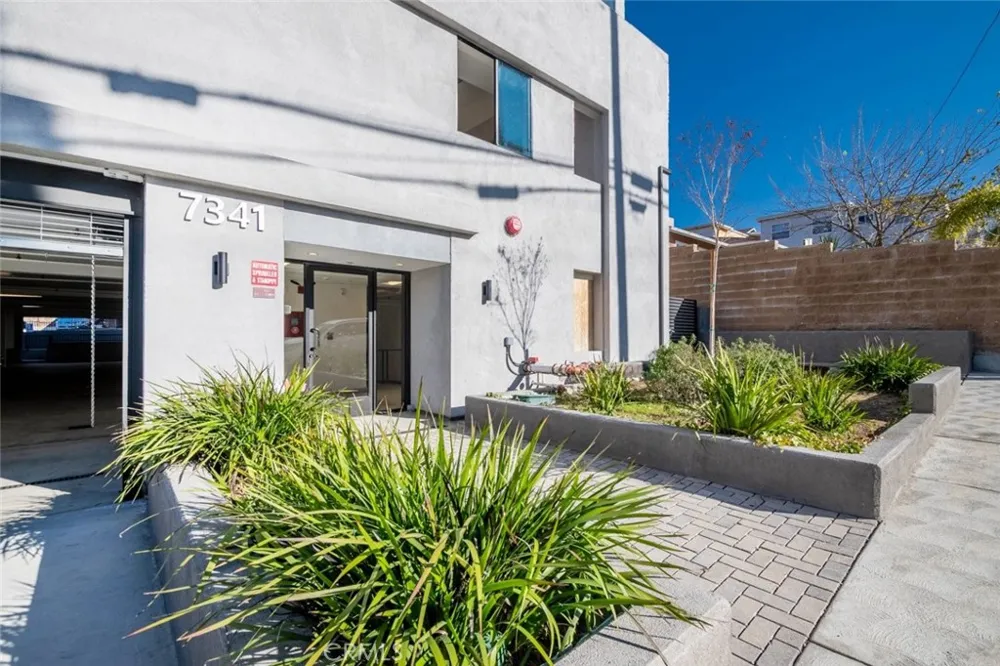 7341 Valmont Street #103 Tujunga, CA 91042