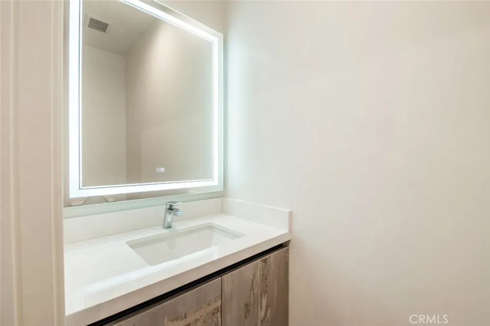 7341 Valmont Street #103 Tujunga, CA 91042