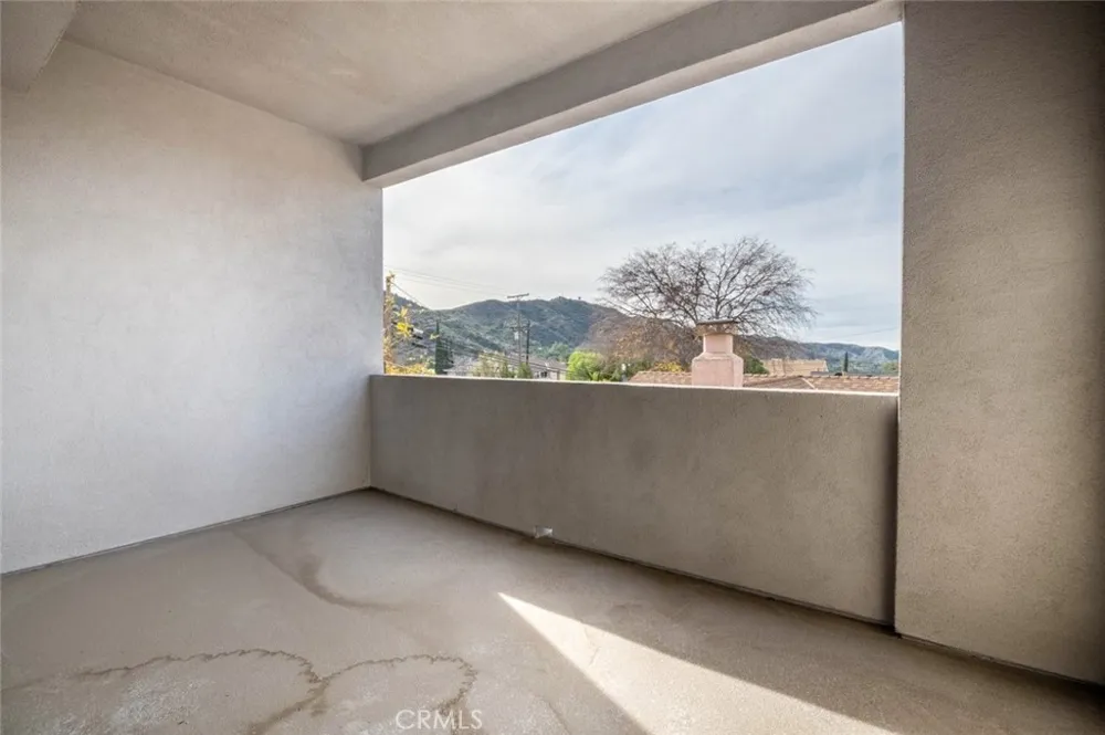 7341 Valmont Street #103 Tujunga, CA 91042