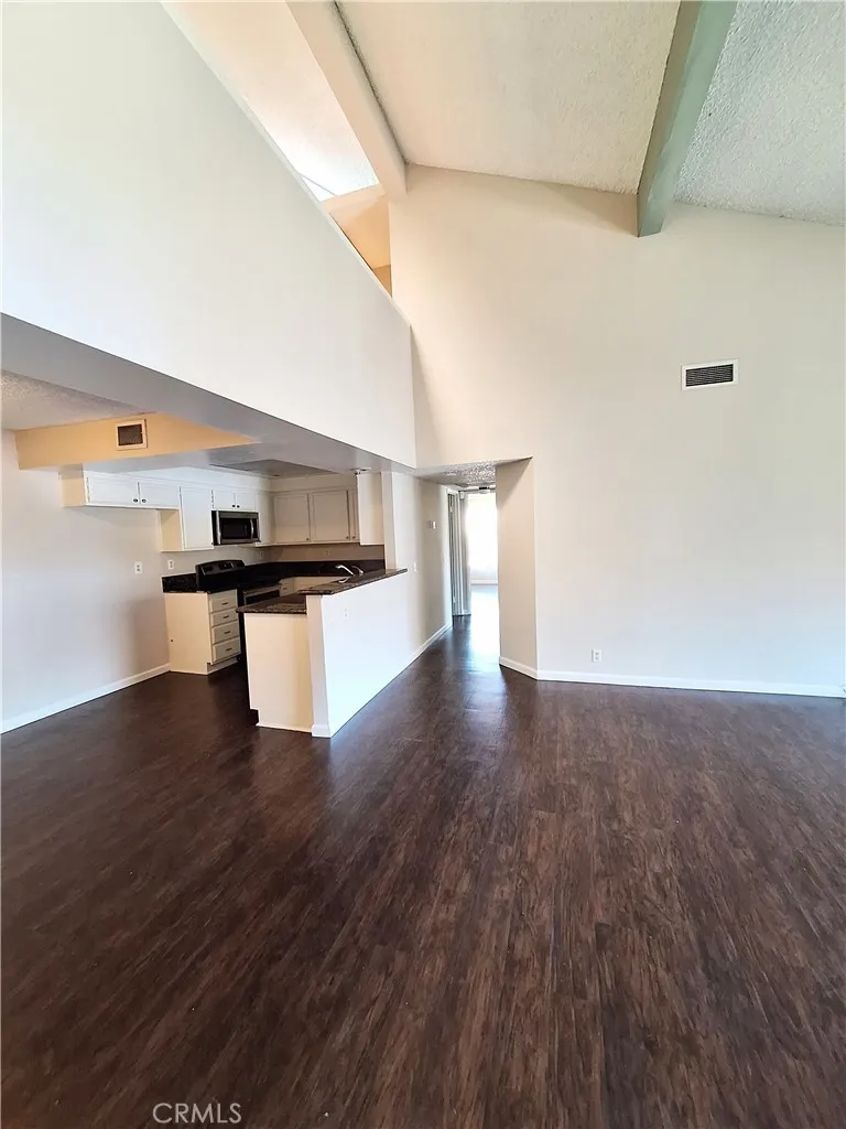 92 Country Mile Pomona, CA 91766