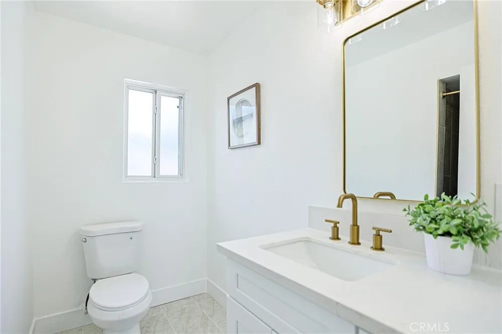 1246 E Turin Anaheim, CA 92805